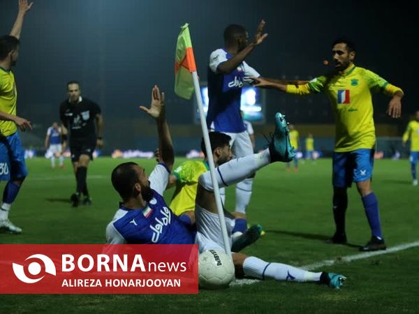 دیدار تیم های فوتبال صنعت نفت - استقلال