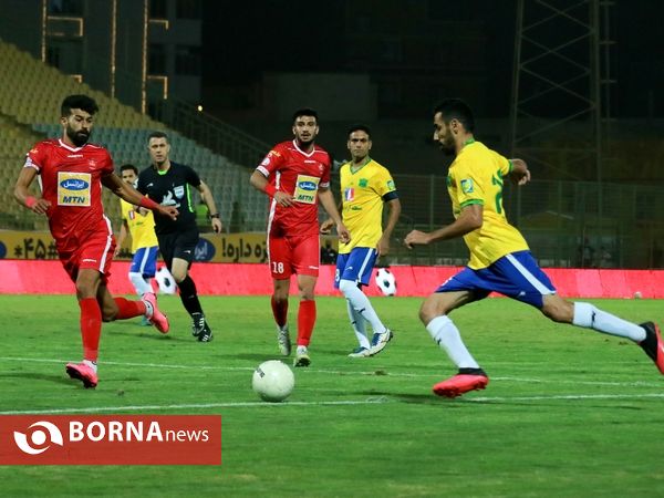 دیدار تیم های فوتبال صنعت نفت - پرسپولیس
