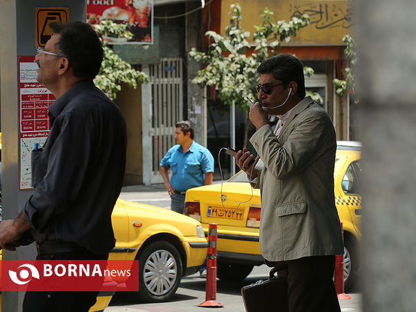 استفاده (( هندزفری)) در بین جوانان - عکس : متین قاسمی