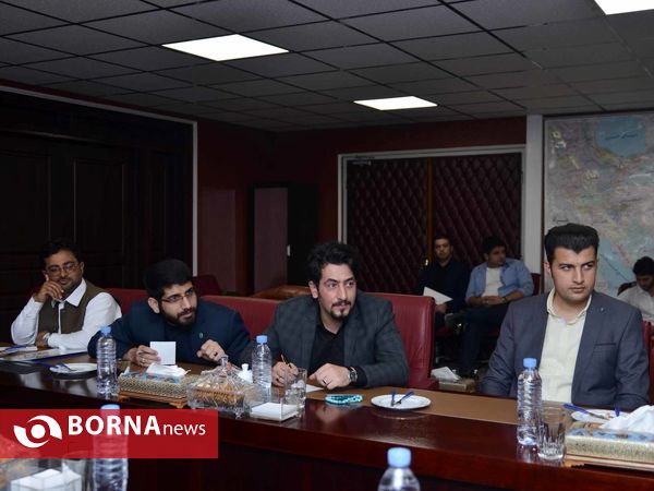 نشست صمیمانه وزیر ورزش و جوانان با اعضای هیئت رئیسه مجمع ملی سازمان های مردم نهاد جوانان