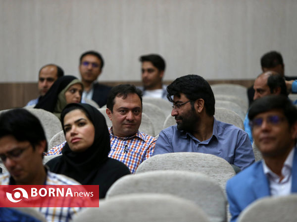 نشست صمیمی وزیر کشور با اصحاب رسانه