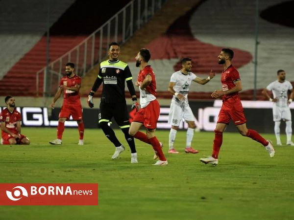دیدار تیم های فوتبال پرسپولیس_ تراکتور