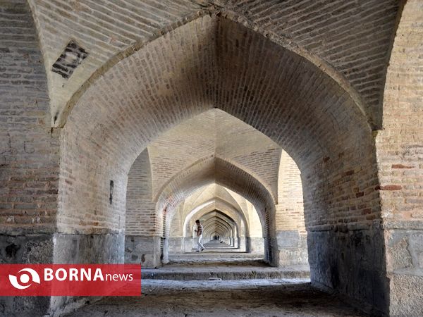 جاری شدن آب در زاینده روز