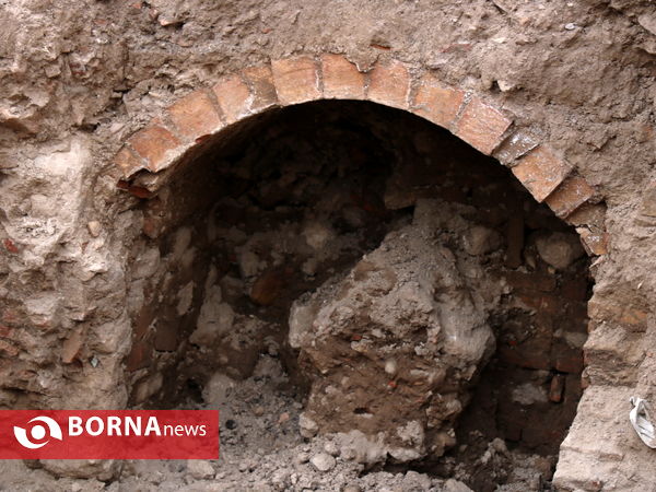 بقایای سازه قدیمی مدفون در  بارون آواک تبریز