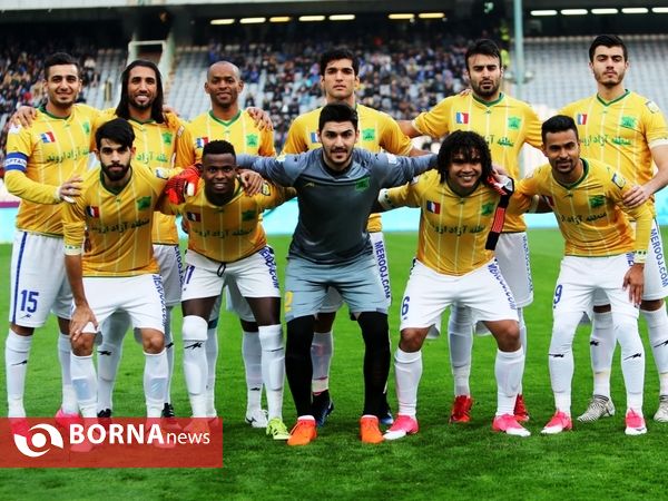 دیدار تیم های فوتبال استقلال- صنعت نفت آبادان