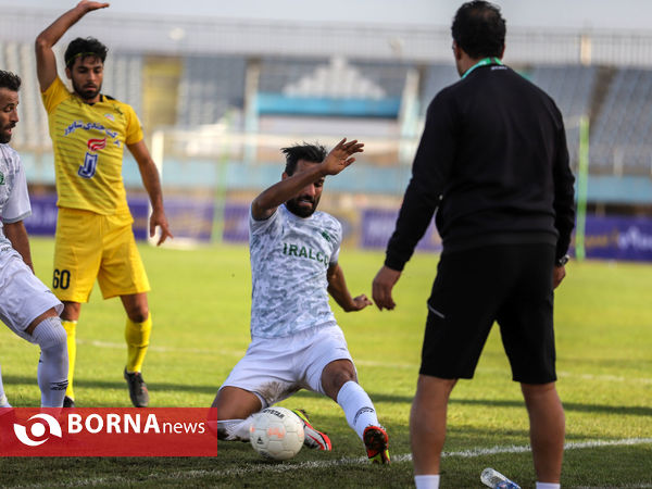 دیدار تیم‌های فوتبال آلومینیوم اراک _ فجر شهید سپاسی شیراز