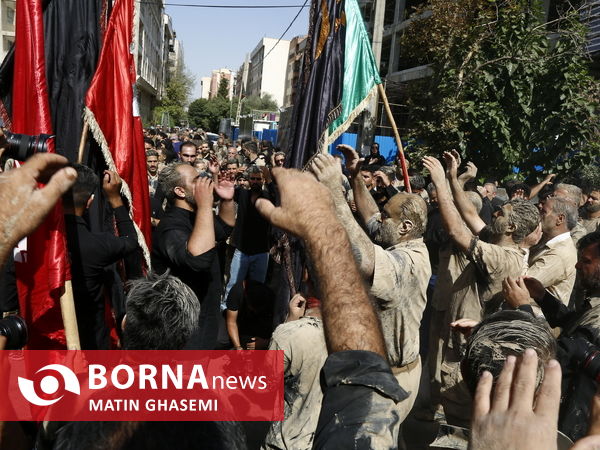 آیین گل مالی در حسینیه لرستانی های تهران