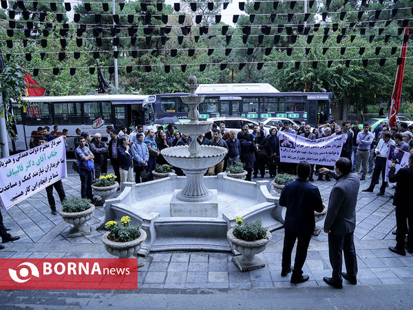 تجمع مقابل شهرداری تهران