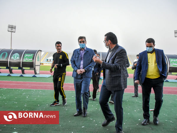 بازدید مدیر کل ورزش و جوانان استان مرکزی از ورزشگاه امام خمینی(ره)