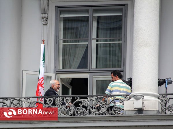 محمد جواد ظریف در بالکن هتل کوبورگ