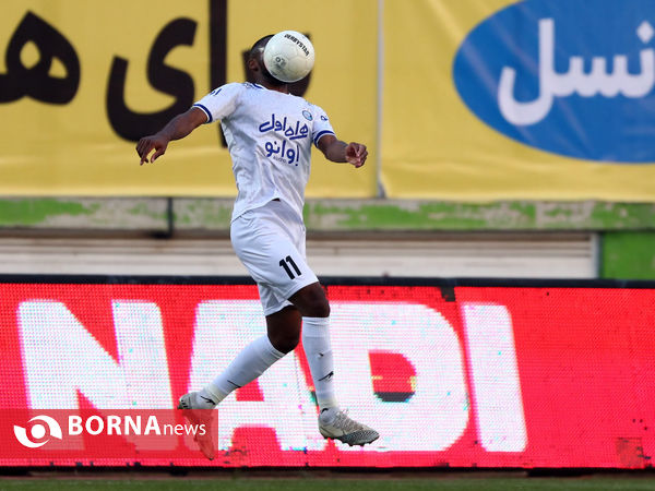 دیدار تیم های فوتبال پیکان - استقلال