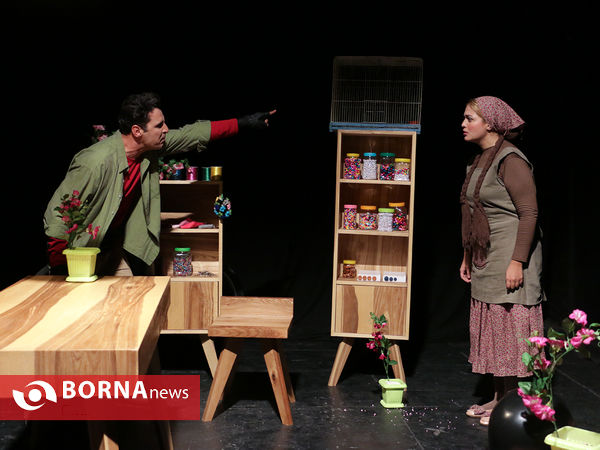 نمایش «اطلسی های لگدمال شده»