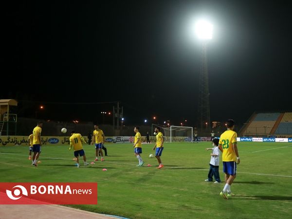 در حاشیه دیدار تیم های فوتبال صنعت نفت - پرسپولیس