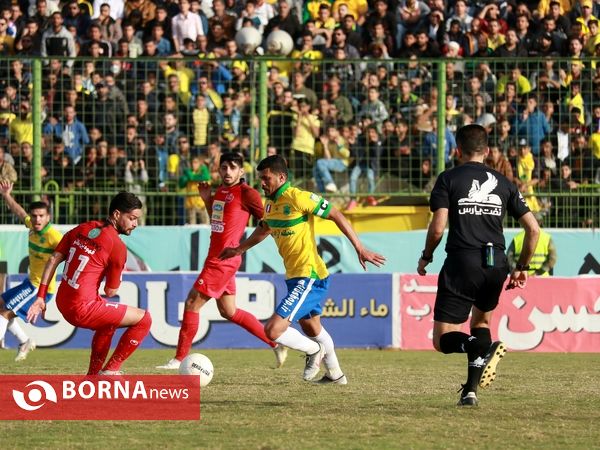 دیدار تیم های فوتبال صنعت نفت آبادان- پرسپولیس