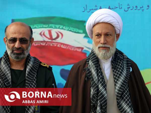 دیدار نماینده ولی فقیه در فارس با همکلاسی های دانش آموز شهید ترور شاهچراغ(ع)