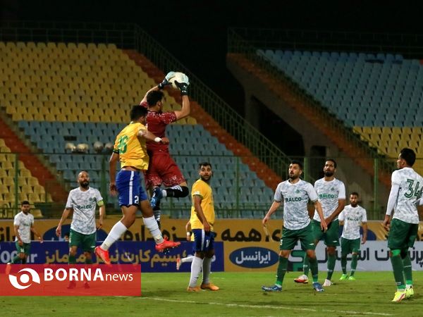 دیدار تیم های فوتبال صنعت نفت - آلومینیوم