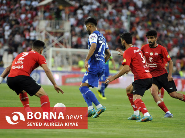 دیدار تیم های فوتبال استقلال 7 تراکتور 1