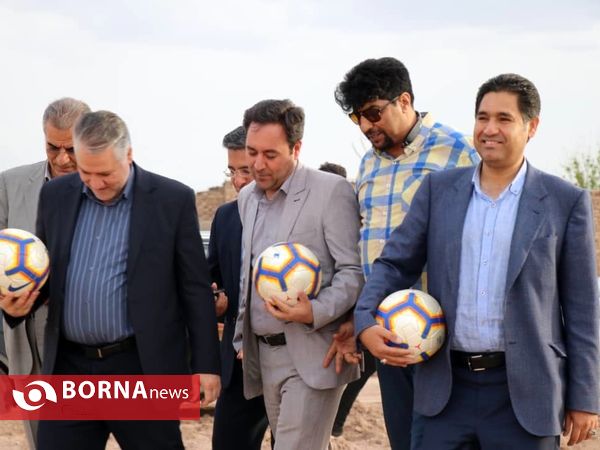 حضور مدیران هیئت فوتبال استان کرمان و باشگاه مس کرمان در محله محروم «حجتیه» شهر کرمان