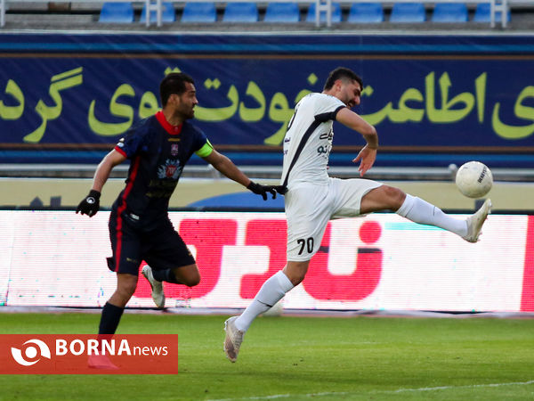 دیدار تیم های نساجی مازندران و استقلال تهران