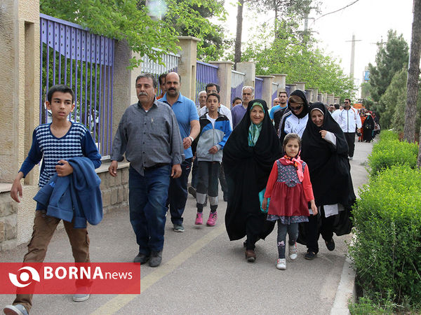 پیاده روی خانوادگی به مناسبت عید مبعث در شیراز ‎