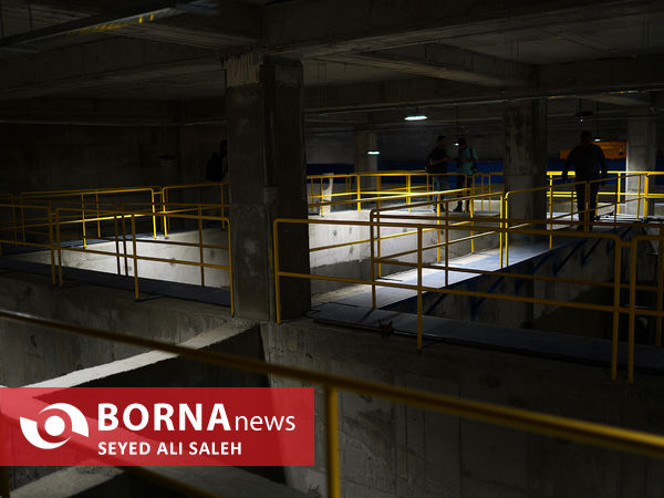 بازدید خبرنگاران از سه پروژه پارکینگ طبقاتی فرهنگ، خانه موسیقی و تصفیه خانه دریاچه هنر در مجموعه اراضی عباس آباد