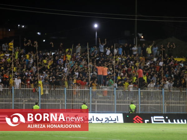 دیدار تیم های فوتبال نفت مسجدسلیمان - استقلال (2)