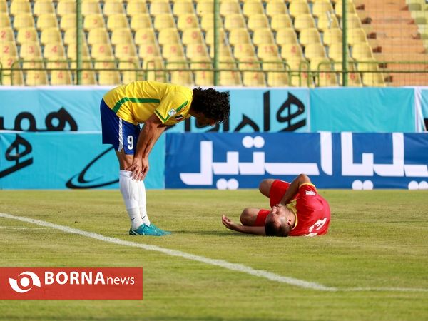 دیدار تیم های فوتبال صنعت نفت - فولاد