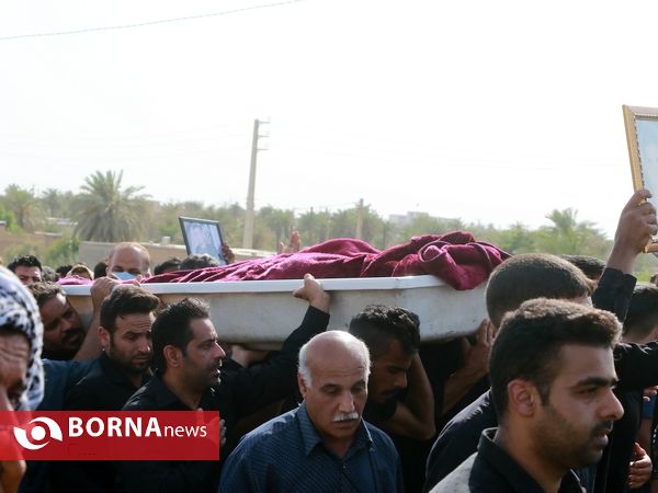 تشییع کارگران متروپل در آرامستان جُرف