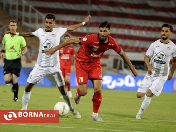 دیدار تیم های فوتبال پرسپولیس_ تراکتور