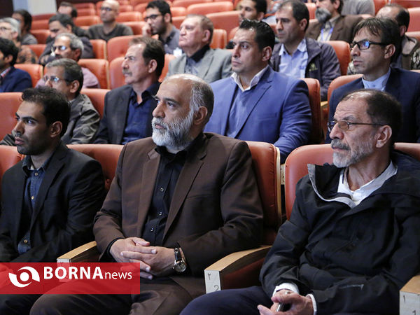 نمایشگاه "بهمن و 110 نفر"