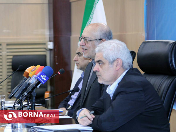 حاشیه های نشست خبری وزیر صنعت، معدن و تجارت