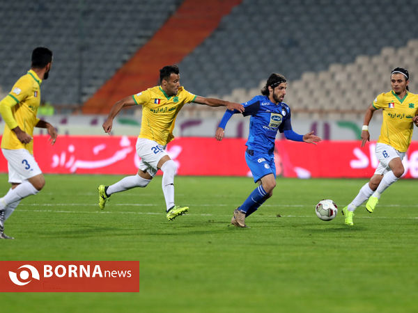 دیدار تیم های استقلال تهران - صنعت نفت آبادان
