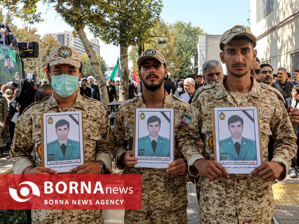 خروش مشهدی‌ها علیه اغتشاشگران همراه با تشییع شهدای امنیت