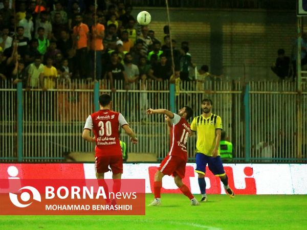 دیدار تیم های فوتبال نفت مسجدسلیمان - پرسپولیس