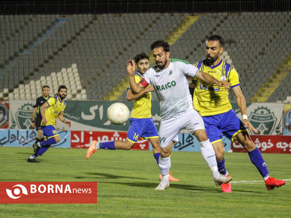 دیدار تیم های فوتبال آلومینیوم اراک-نفت مسجدسلیمان