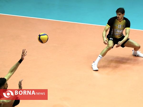 نیمه نهایی لیگ والیبال  ( فولاد سیرجان - سپاهان اصفهان )