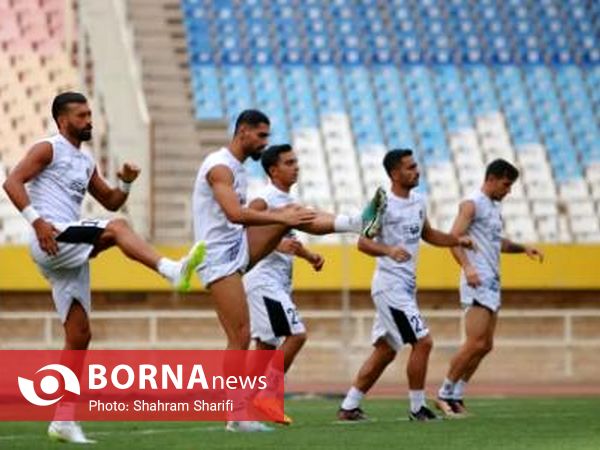 گزارش تصویری تمرین تیم فوتبال سپاهان با حضور هواداران 