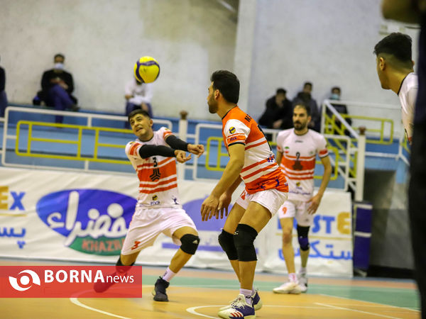 دیدار تیم های والیبال کیهان موتور اراک - آیدانه چالدران