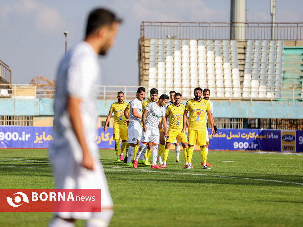 دیدار تیم‌های فوتبال آلومینیوم اراک _ فجر شهید سپاسی شیراز
