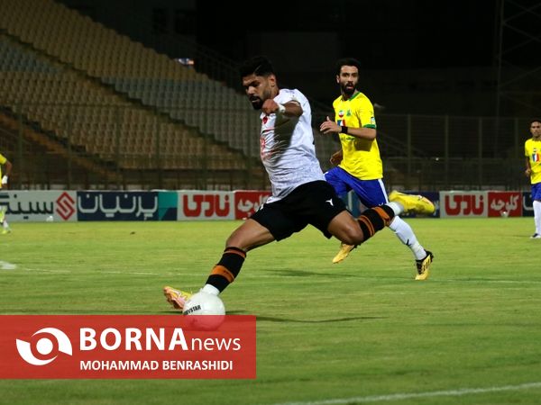 دیدار تیم های فوتبال صنعت نفت - مس رفسنجان