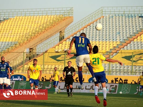 دیدار تیم های فوتبال صنعت نفت و استقلال