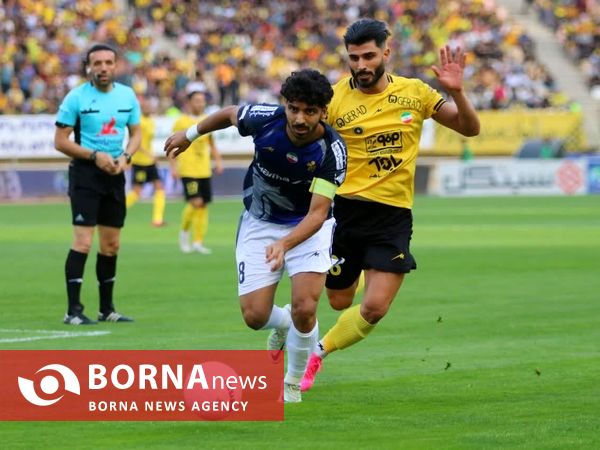 دیدار تیم های فوتبال سپاهان - پیکان