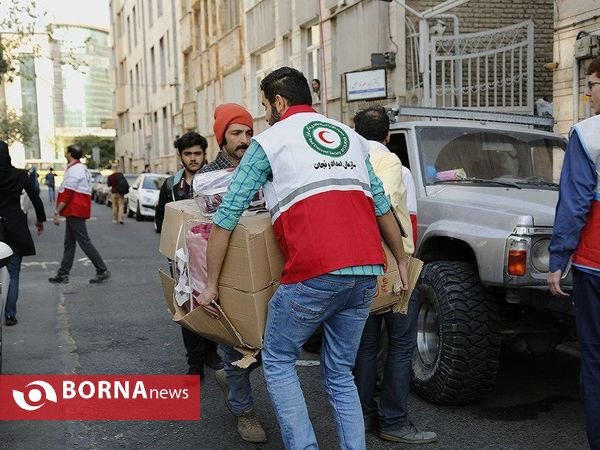 جمع آوری کمک های مردمی در تهران برای زلزله زدگان کرمانشاه