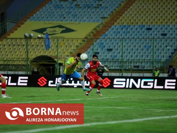 دیدار تیم های فوتبال صنعت نفت - پرسپولیس