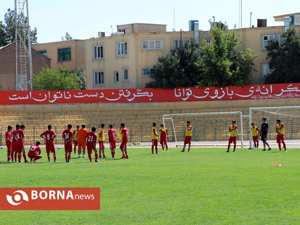 تمرین اردوی تیم ملی فوتبال نوجوانان در همدان