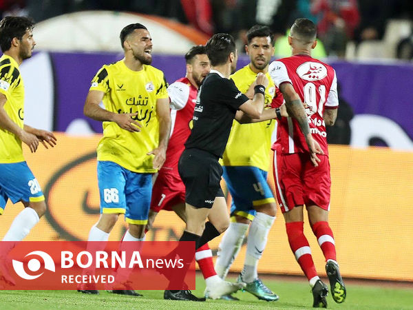 دیدار تیم های فوتبال پرسپولیس - نفت مسجدسلیمان