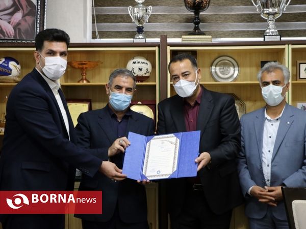 دیدار دکتر حسین کلانتری، استاندار کهگیلویه و بویراحمد و هیات همراه در دفتر علیرضا پاکدل، رئیس فدراسیون هندبال کشور