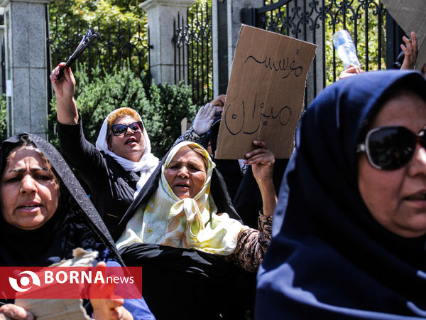 تجمع کارکنان و سپرده گذاران موسسه اعتباری میزان مقابل بانک مرکزی