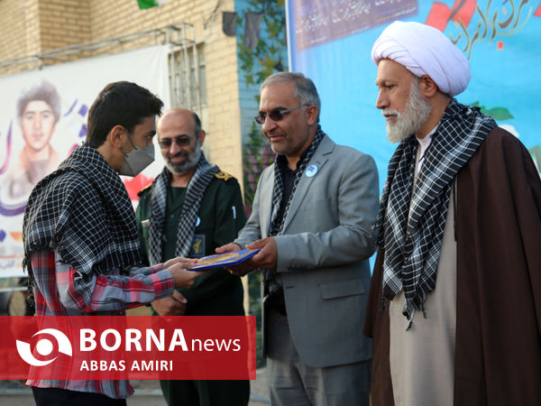 دیدار نماینده ولی فقیه در فارس با همکلاسی های دانش آموز شهید ترور شاهچراغ(ع)