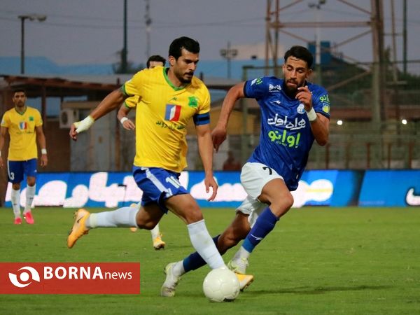 دیدار تیم های فوتبال صنعت نفت و استقلال